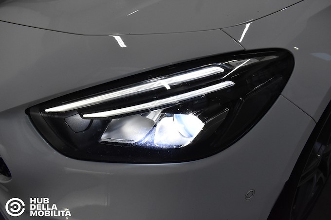 MERCEDES-BENZ B 180 d Automatic Premium